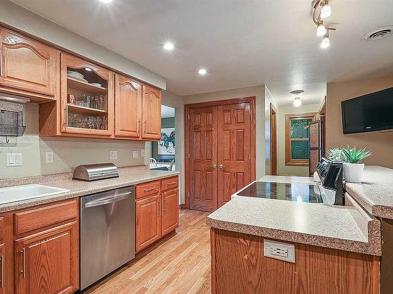 2560 Dunbar Ln — Photo 8