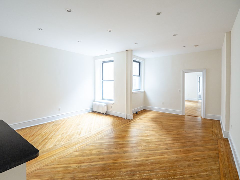 1st image of 152 W 72nd St #3D