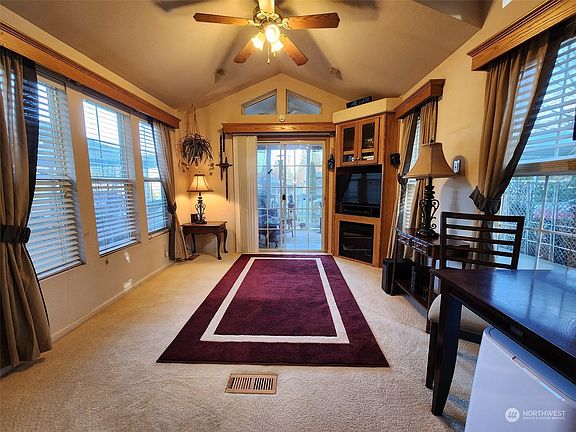 Living area with view to front comfy deck>