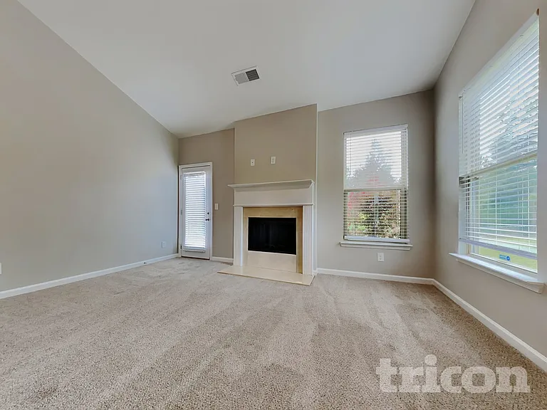 30 Fernwood Ct — Photo 4