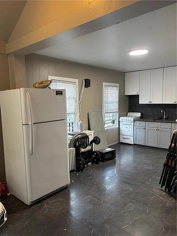 3 bed, 2.0 bath, 735 sqft, $3,400 — Photo 2