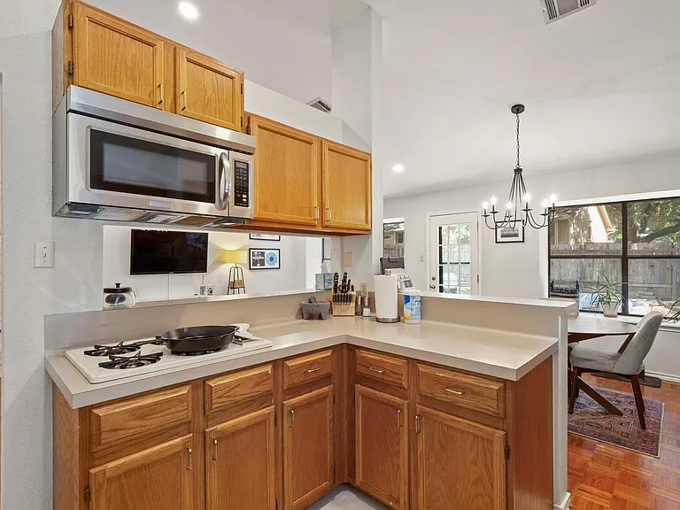1709 Kimmerling Ln — Photo 6