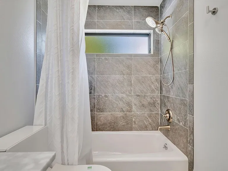 6044 Marella Dr — Photo 22