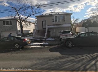 40 Drumgoole Rd E, Staten Island, NY 10312