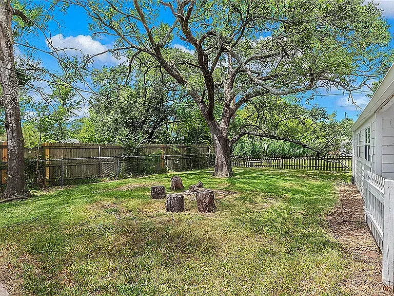 305 Francis Dr — Photo 29