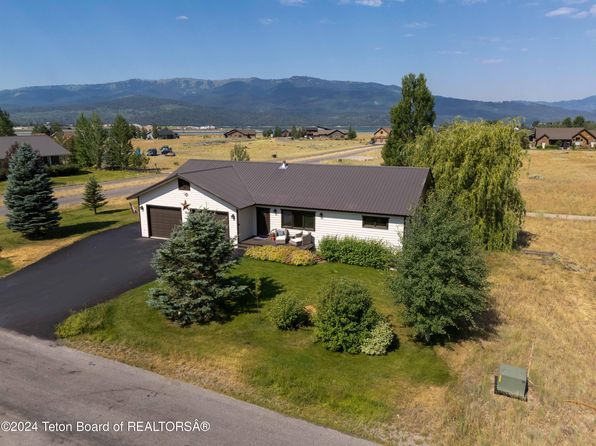 39 Columbine St, Alpine, WY 83128