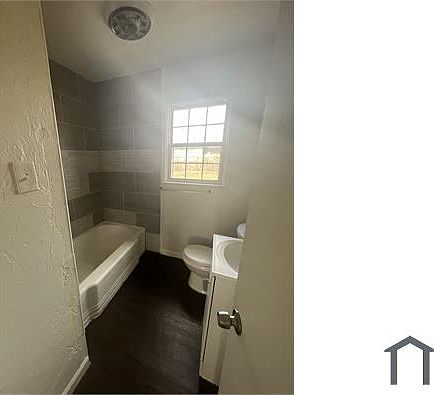 3rd image of 817 SW 51st St