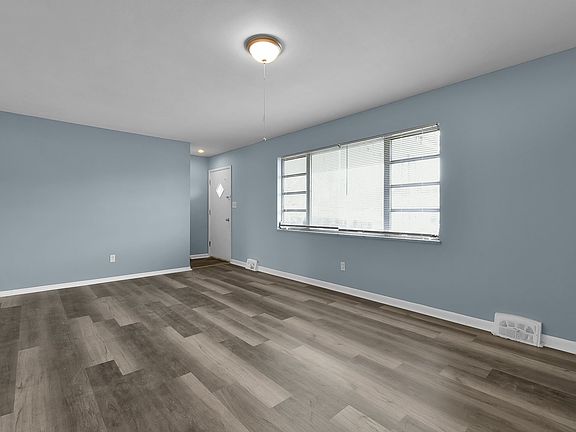 3rd image of 3159 Stephen Dr S