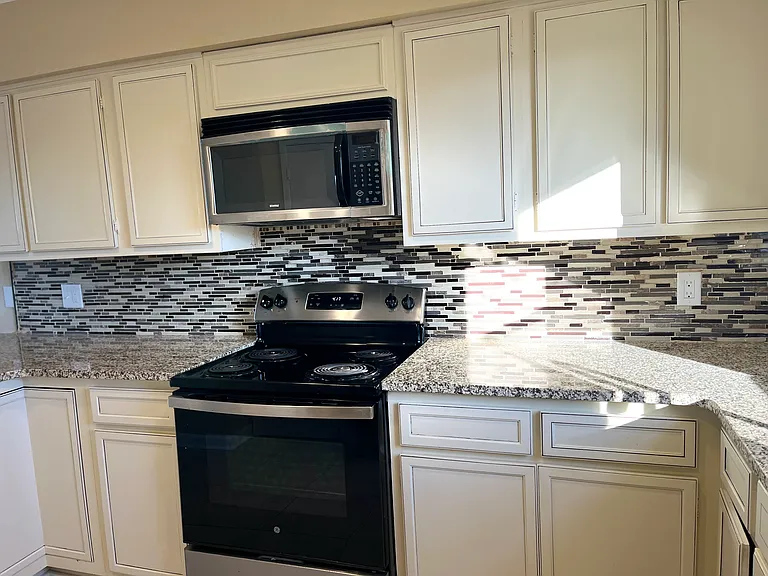 810 Eglin Pkwy NE #6 — Photo 7