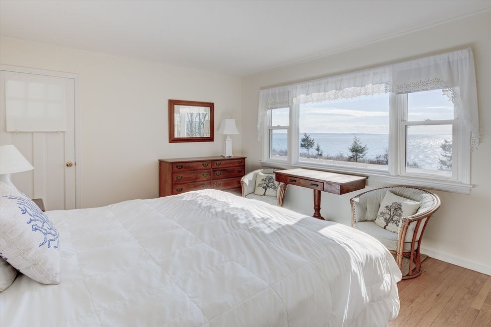  waterside master suite