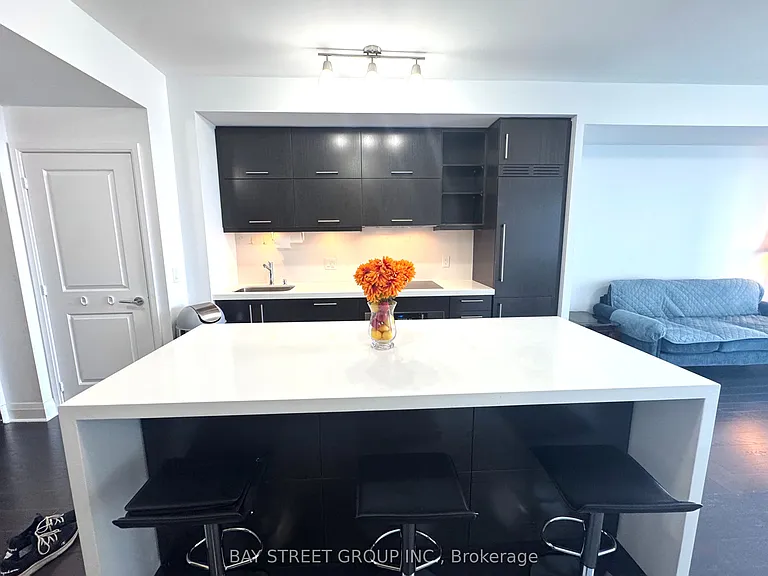 1080 Bay St #2305 — Photo 4