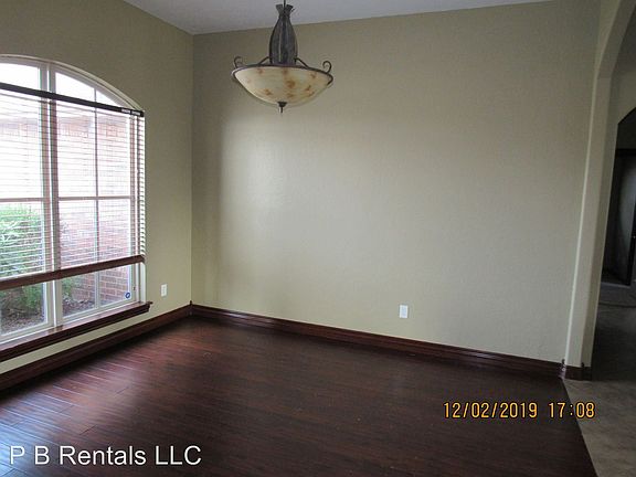 3rd image of 3705 NE Cypress Ln