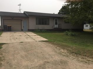 609 E Broadway St, Starbuck, MN 56381