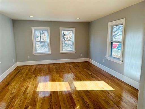 4th image of 66 Lake St #66
