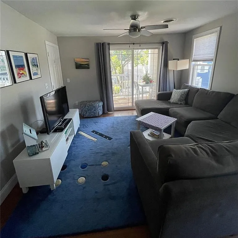 2 bed, 1.5 bath, 1160 sqft, $2,450 — Photo 3