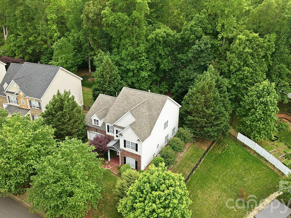 1st image of 445 Buttermere Rd