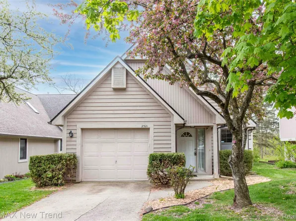 2521 Country Village Ct, Ann Arbor, MI 48103