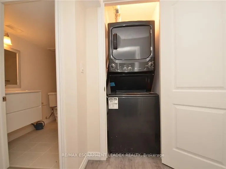 4 Findlay Dr #B — Photo 14