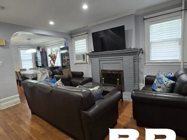 1967 East 18th Street image 2 of 16