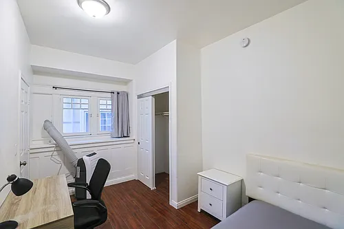 2626 S Budlong Ave #4 Photo 1