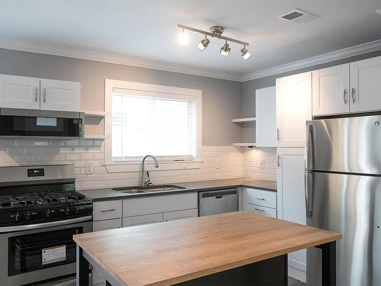 1103 Booker Ave #B — Photo 25