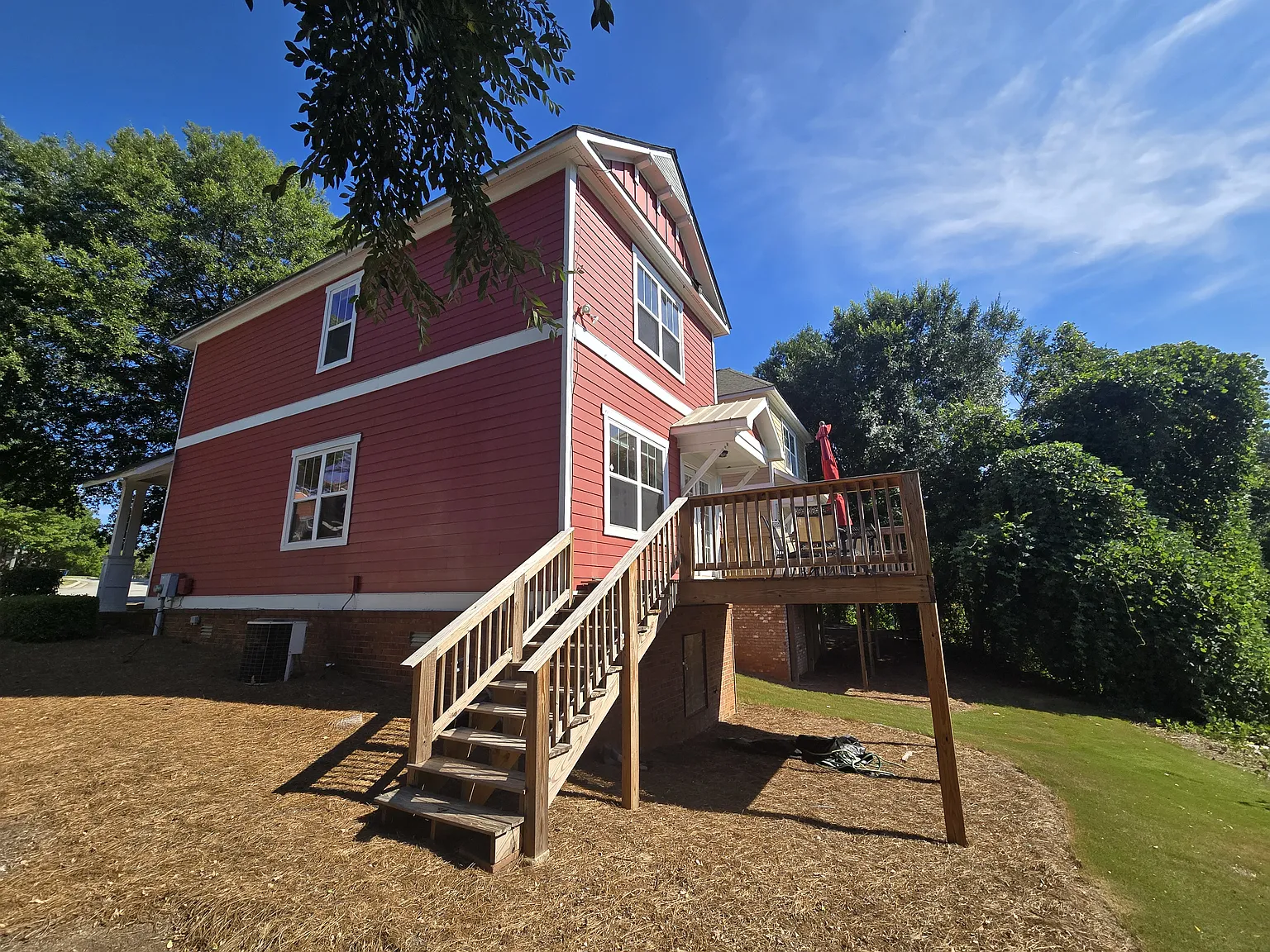 3 bed, 1351 sqft, $3,080 — Photo 2