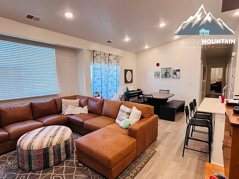 472 W 40 S #J303 — Photo 4