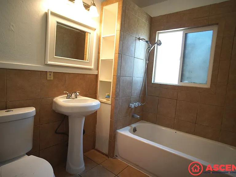 1119 H St — Photo 10