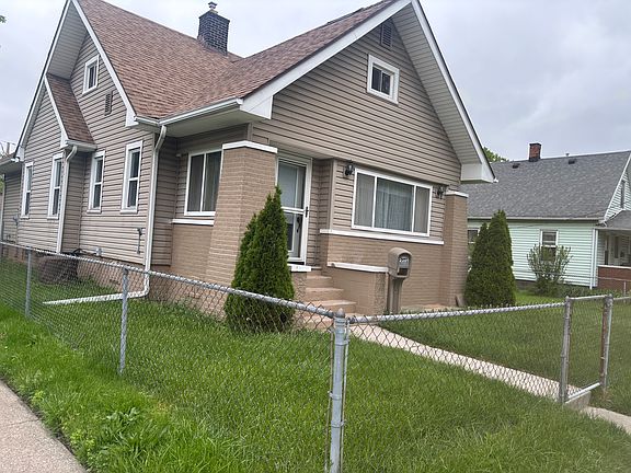 2nd image of 2301 Woodford St