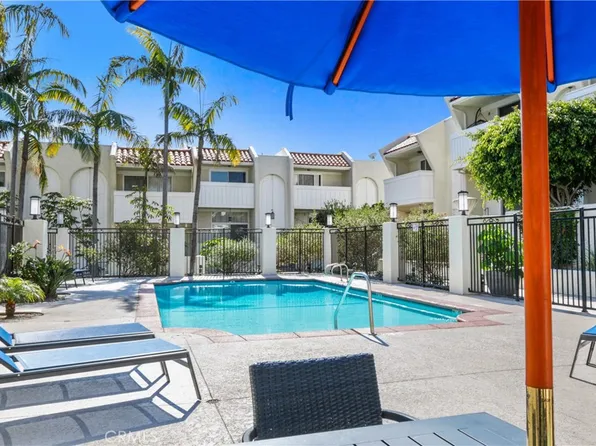415 2nd St, Hermosa Beach, CA 90254