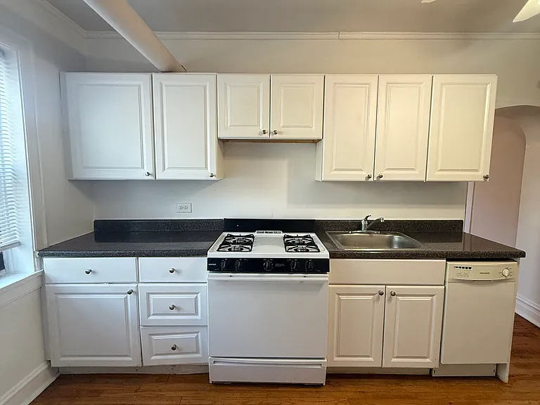 2415 W Sunnyside Ave — Photo 2