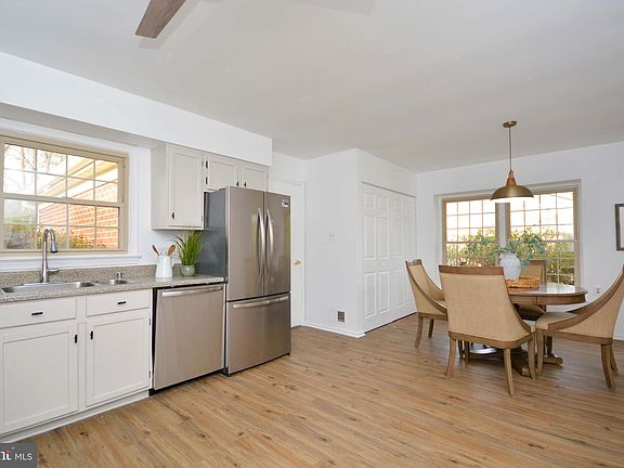 5th image of 943 Tidewater Grove Ct