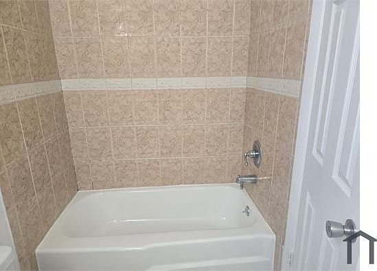 3rd image of 103 Hickory Ln