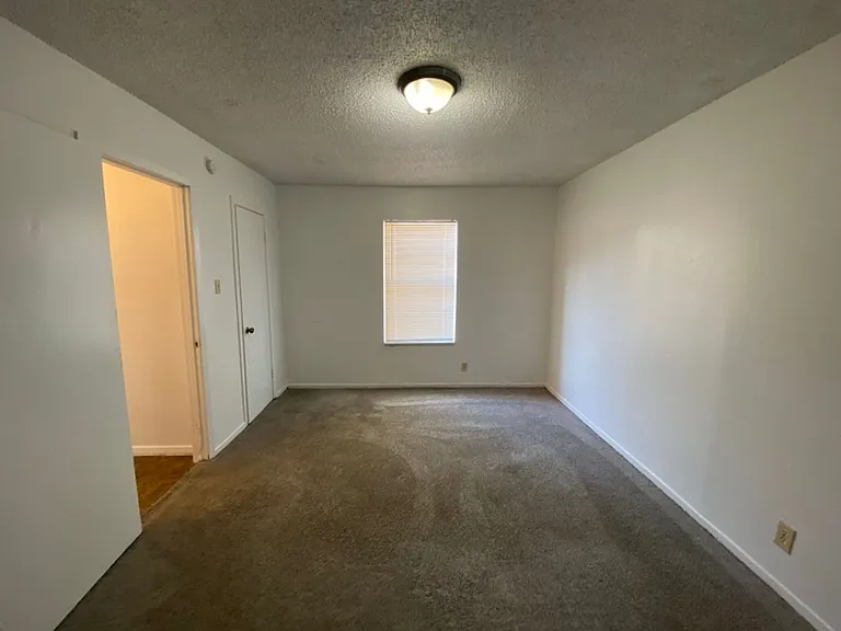 Rosewood Park Apartments DOWN — Photo 4