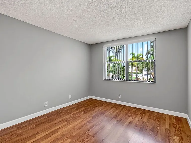 744 Executive Center Dr #23-9-23 — Photo 14