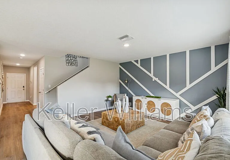 601 Ambleside Dr — Photo 4