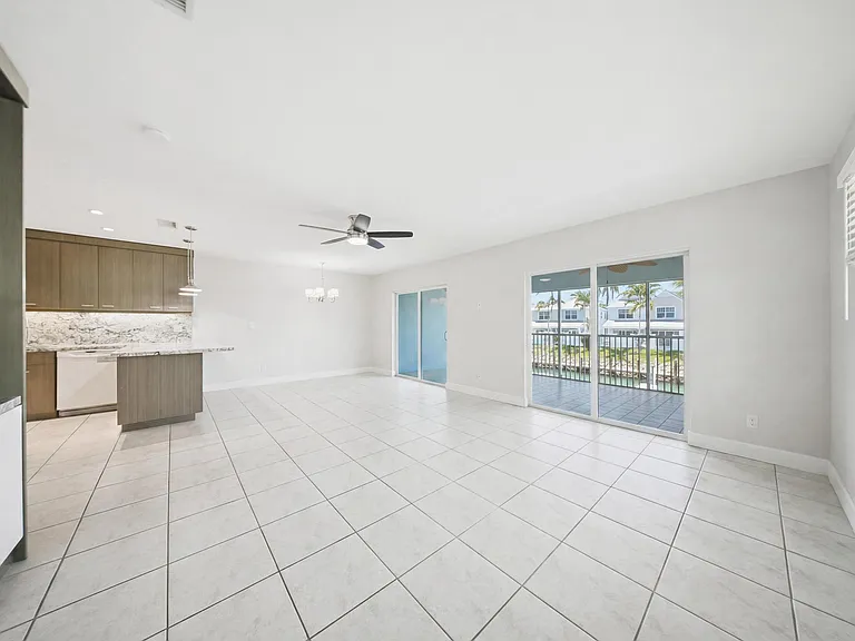 138 N Indies Dr #B — Photo 16