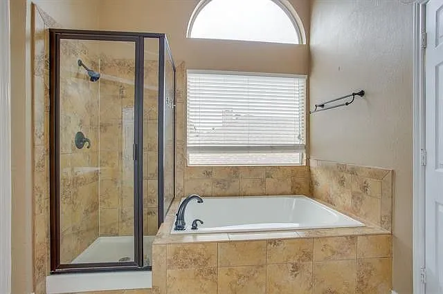 2309 Claremont Ct — Photo 17