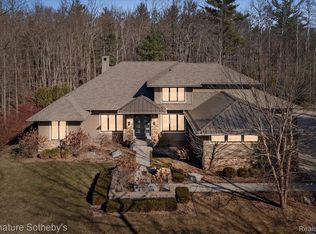 3479 E Shady Ridge Ln, Midland, MI 48642