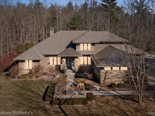 3479 E Shady Ridge Ln, Midland, MI 48642