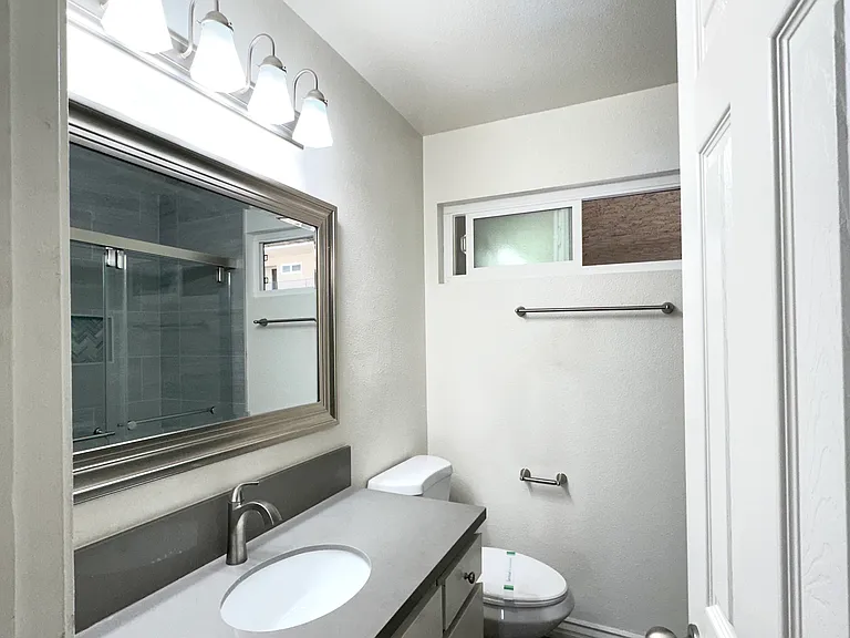 Bahia Jewell Apartments — Photo 9