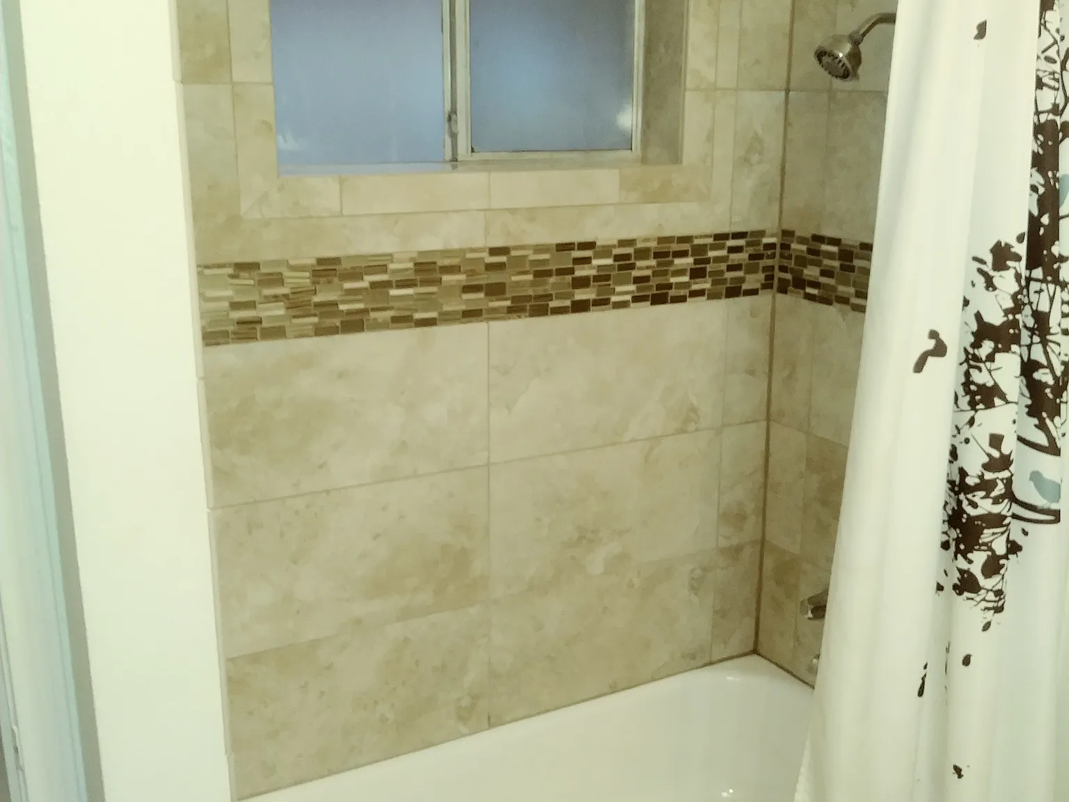 3 bed, 1.5 bath, 1130 sqft, $1,800 — Photo 4