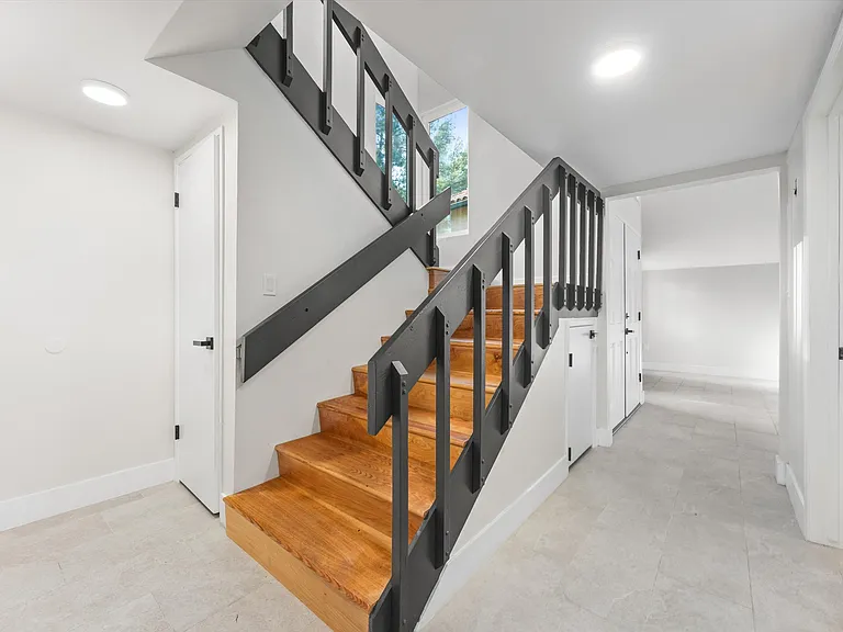 4157 Pinewood Lake Dr — Photo 21