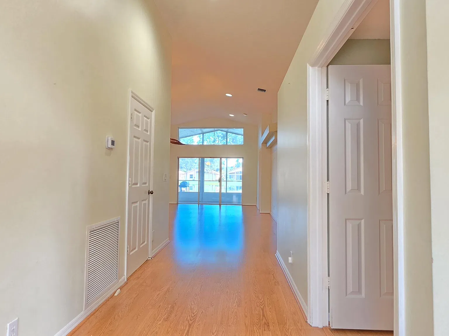 3 bed, 2.0 bath, 1822 sqft, $3,000 — Photo 4