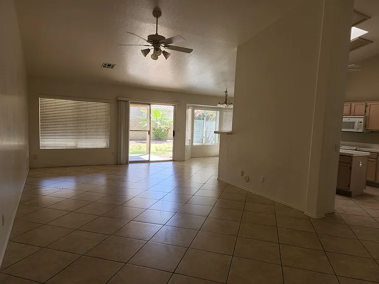 1126 W Grand Caymen Dr — Photo 17