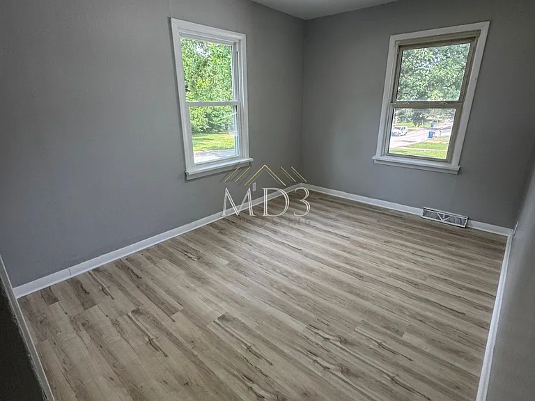 230 Connolly Dr — Photo 12