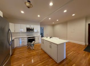 218 Newbury St #3M, Boston, MA 02116