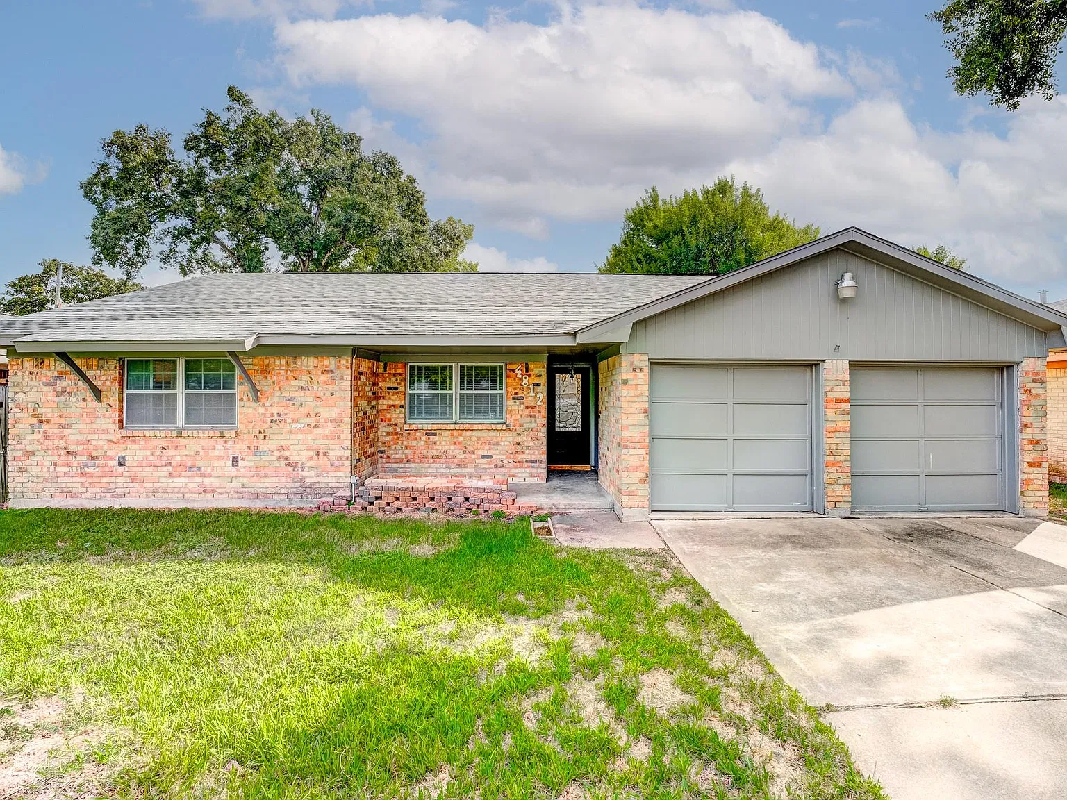 3 bed, 2.0 bath, 1355 sqft, $2,000 — Photo 1