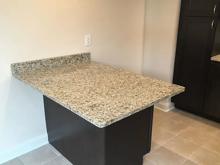 438 W Chestnut St — Photo 13