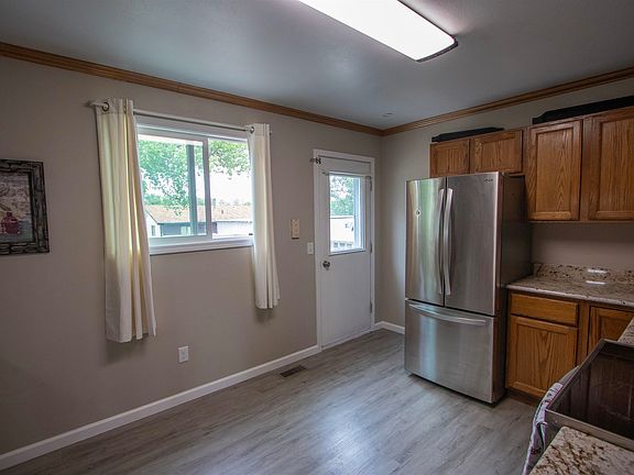 2nd image of 2882 Chippewa Trl